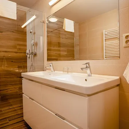 Garni Dock 3*