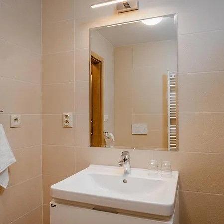 Hotel Garni Dock 3*