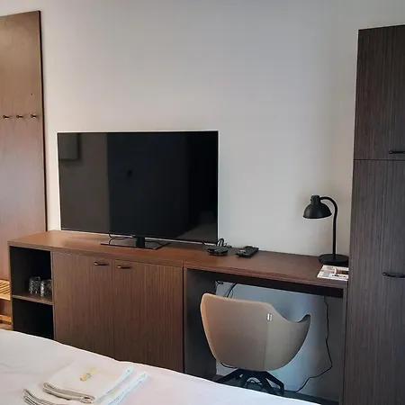 Garni Dock Отель