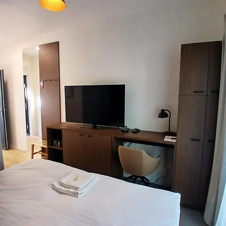 Garni Dock Отель